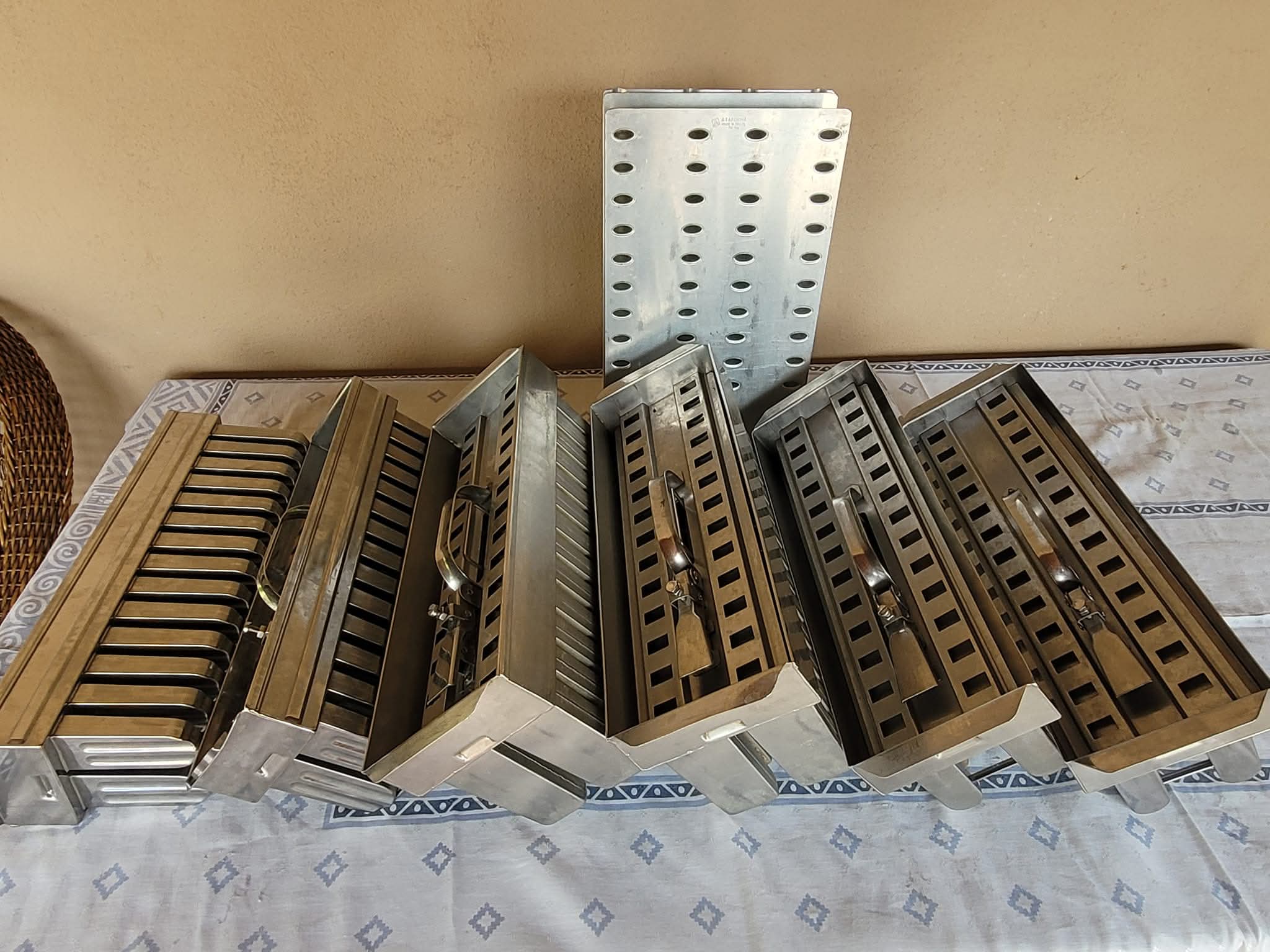 Forma de Picolé 28 Furos Ataforma – Par com Extrator e Alinhador