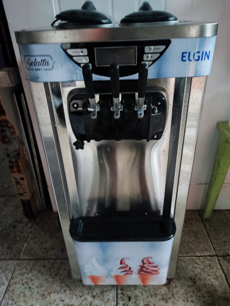 LOCAÇÃO - MÁQUINA DE SORVETE ELGIN GELATTA E2